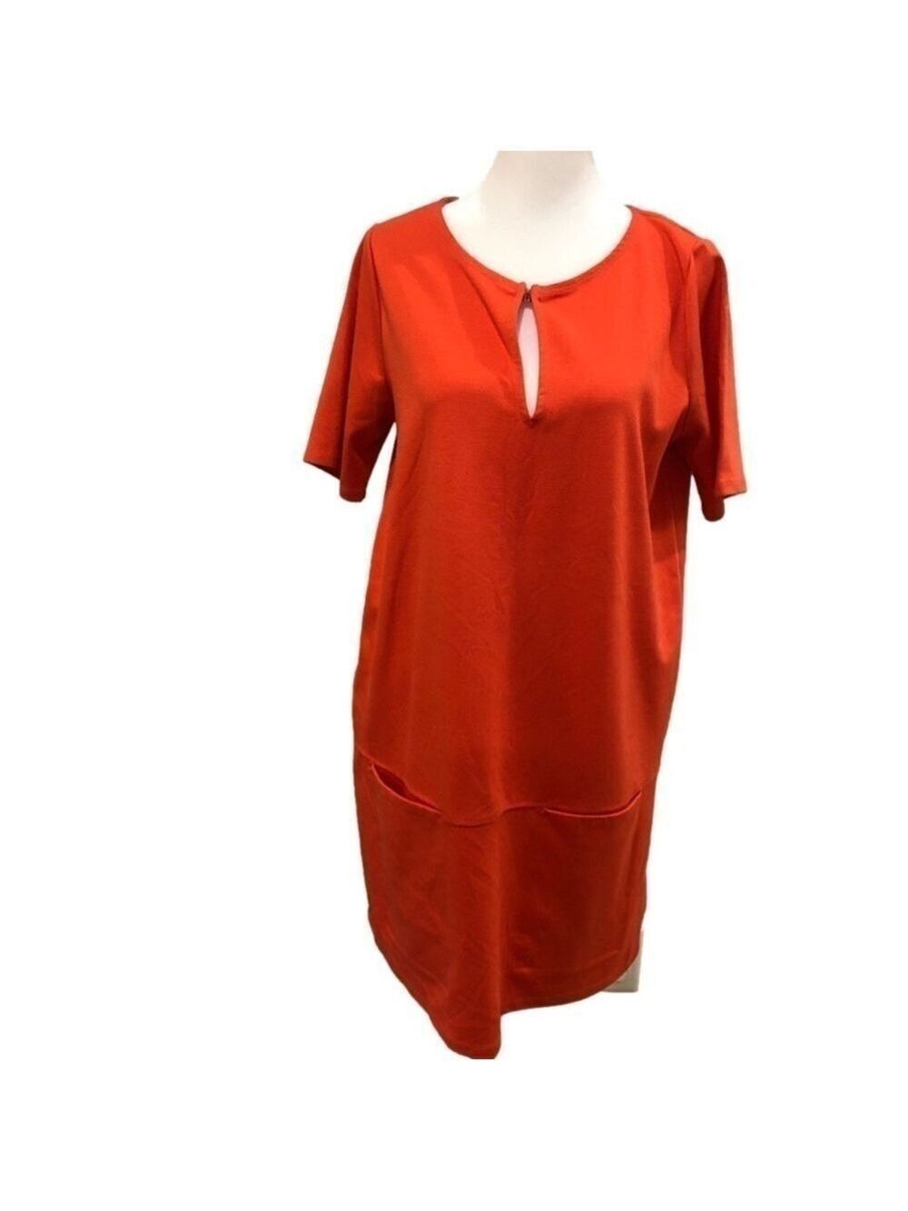 Abercrombie and Fitch short sleeve shift dress with front pockets. Size L